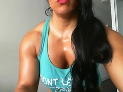 Very muscled brunette mom - solo workout