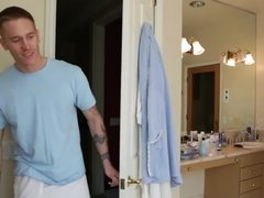 Tricky guy uses chance to fuck stuck up stepsis in bathroom