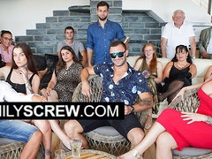 Pornstar sex with seductive Peter Stallion and Daphne Klyde from Family Screw