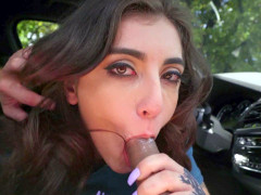 Teen Jezebeth gives nice blowjob in the car