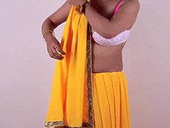 Hot ladies dressed in sari & displaying her large boobs cleavage