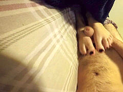 Footjob, Teen