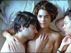 Adriana Ugarte - Explicit MMF 3some - Castillos De Carton (2009)