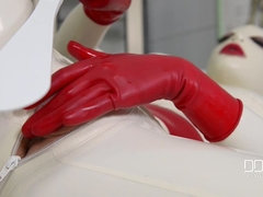 Doigter, Talons, Insertion, Latex, Orgasme, Rasée, Tabou, Nénés