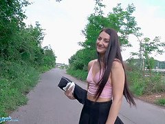 Sucer une bite, Brunette brune, Gorge profonde, En levrette, Seins naturels, Orgasme, Rasée, Nénés