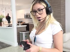 Gamer Marsha May suck & fuck her bf while playing