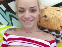 Blonde, Sucer une bite, Hard, Petite femme