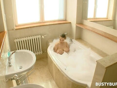 Buxom Buffy Solo Bath