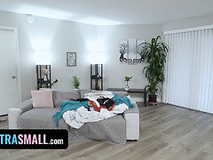 Sucer une bite, Gorge profonde, Conversation vulgaire, En levrette, Fétiche, Branlette thaïlandaise, Hard, Chatte