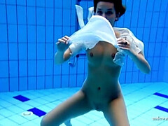 Underwater swimming pool babe Zuzanna