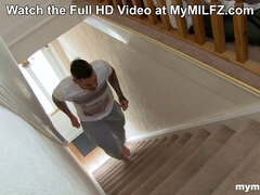 Grosser schwanz, Grosse titten, Kehlenfick, Hundestellung, Kompletter film, Hd, Milf, Sohn