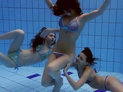 Grosse titten, Lesbisch, Im freien, Pool, Russisch, Erotischer film, Jungendliche (18+), Titten