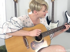 Dakota Rose masturbates after a guitar session