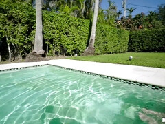 Grosse bite, Blonde, Faciale, Hd, De plein air, Petite femme, Piscine, Nénés