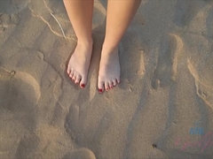 Scarlett glows at the beach