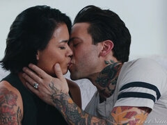 Tattooed MILF Dana Vespoli spreads legs to fuck