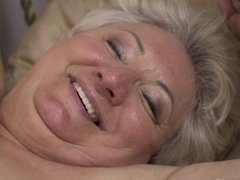 Gros seins, Blonde, Sucer une bite, Tir de sperme, Mamie, Masturbation, Mature